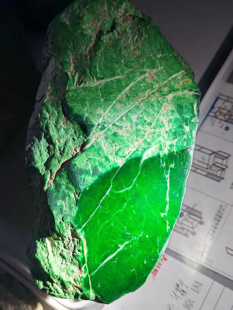 缅甸翡翠原石:跨越千年的珠宝